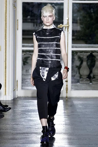 Look 14